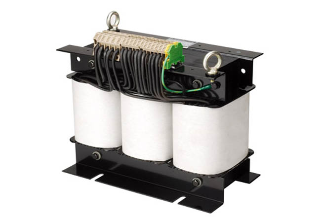 Three-phase power isolation transformer